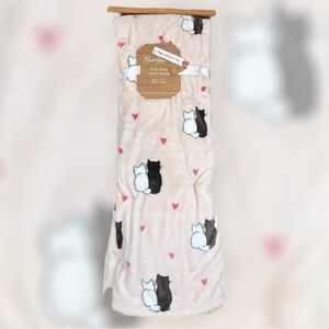 Everlasting - ‘Cat Couples’ plush throw. 60” x 70”. NWT. Firm! Last one!